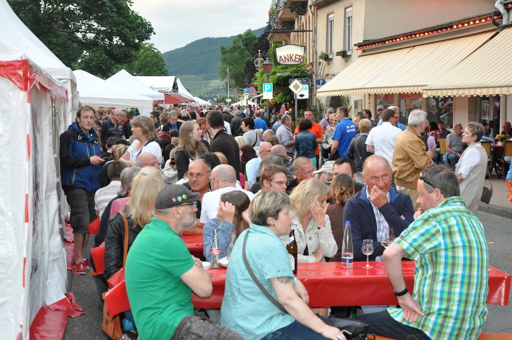 Hotel Gasthof Schuster Und Gaestehaus リューデスハイム・アム・ライン エクステリア 写真