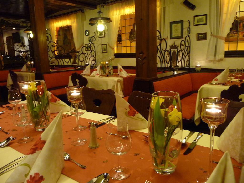 Hotel Gasthof Schuster Und Gaestehaus リューデスハイム・アム・ライン エクステリア 写真