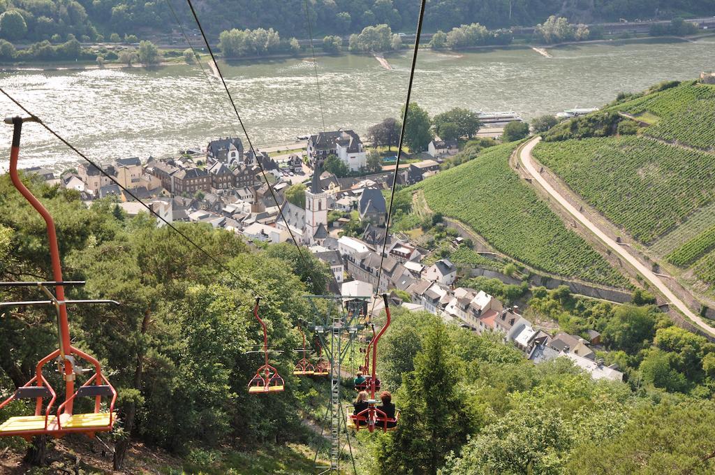Hotel Gasthof Schuster Und Gaestehaus リューデスハイム・アム・ライン エクステリア 写真