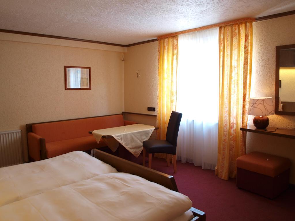 Hotel Gasthof Schuster Und Gaestehaus リューデスハイム・アム・ライン 部屋 写真