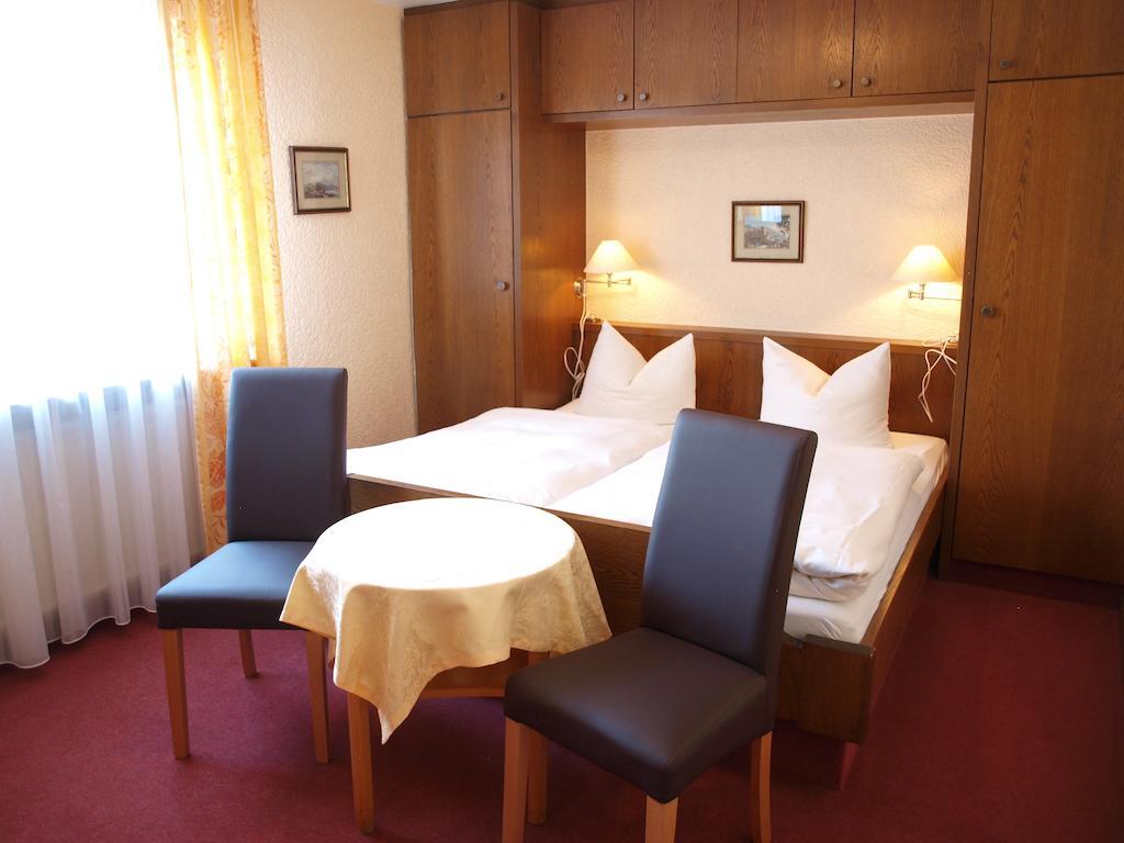 Hotel Gasthof Schuster Und Gaestehaus リューデスハイム・アム・ライン 部屋 写真
